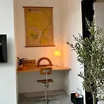 Het Klaslokaal In De Oude School Met Tuin * 海尔伦