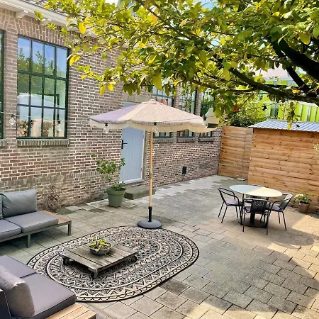 Het Klaslokaal In De Oude School Met Tuin Heerlen