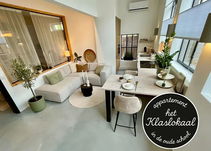 Het Klaslokaal In De Oude School Met Tuin *