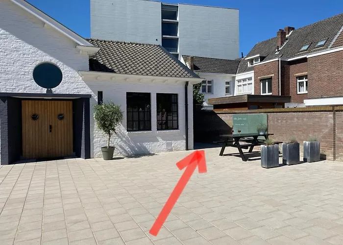 Het Klaslokaal In De Oude School Met Tuin * هيلين