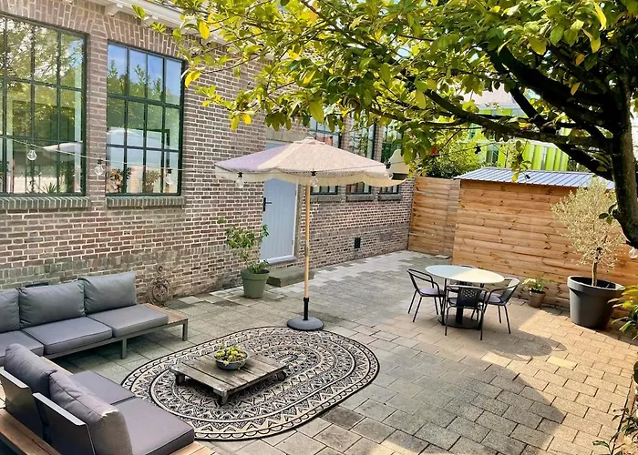 Het Klaslokaal In De Oude School Met Tuin هيلين