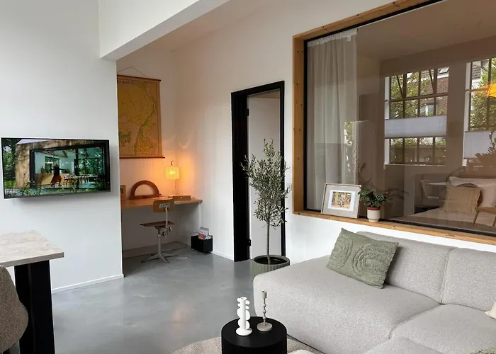 شقة Het Klaslokaal In De Oude School Met Tuin