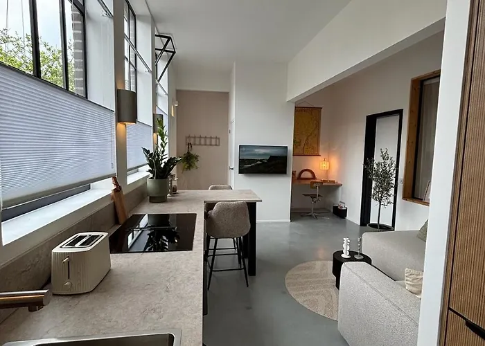 Het Klaslokaal In De Oude School Met Tuin * Heerlen