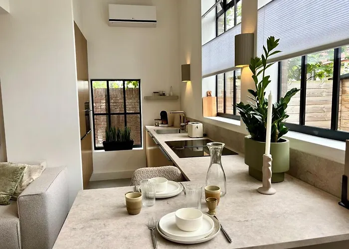 Het Klaslokaal In De Oude School Met Tuin هيلين