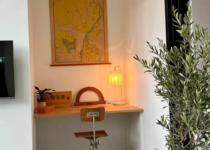 Het Klaslokaal In De Oude School Met Tuin * هيلين