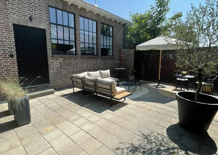 Het Klaslokaal In De Oude School Met Tuin * هيلين