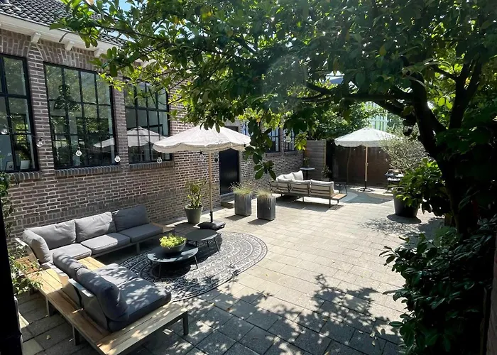 Het Klaslokaal In De Oude School Met Tuin *